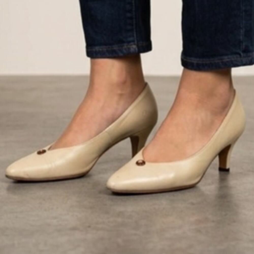 Vintage Gucci Ivory Leather V-Vamp GG Kitten Heels Whimsigoth Dark Academia